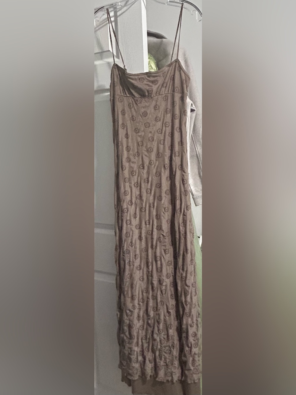 Women's Floral-Print Maxi dress.  Form fitting, lined and a Taupe/Cocoa color.